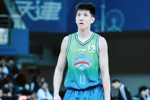 广州男篮李炎哲身高体重