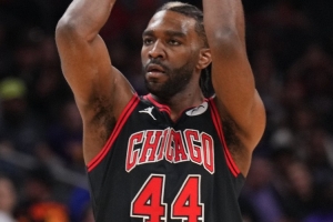 nba打架替补席进场