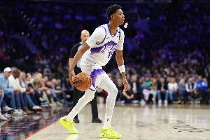 第一个进入nba中国球员是谁