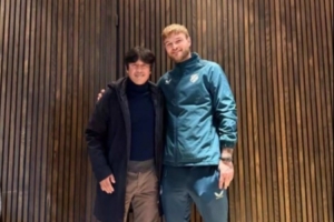阿德来马刺是不是胖了