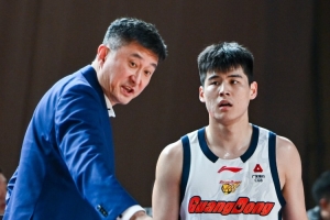 最强nba哈登感觉比库里准啊