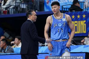 记者采访足球观众问题