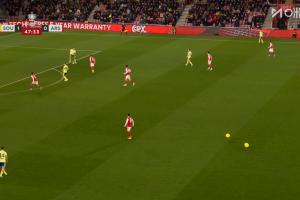 耐克球衣被撕