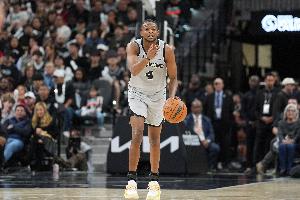 nba球衣亲笔签名照片