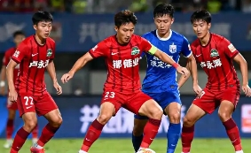 中超战报：成都蓉城2-1逆转长春亚泰，费利佩补时点球绝杀守住榜首