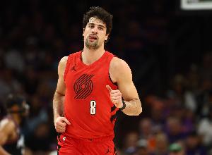 频频杀伤！阿夫迪亚半场8中1拿到11分3板5助 罚球10中9