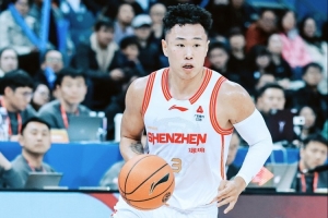 记者：贺希宁是丁彦雨航后国产前锋的优秀代表 投突结合独成一档