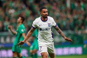 记者：谢蒂内拉伤估计不轻，具体情况得等明天核磁检查