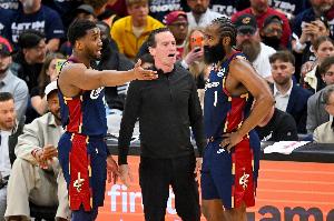 哈登2场15失误！阿特金森：我们必须帮助哈登 对手包夹要积极跑动