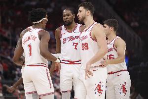 申京&谢泼德&阿门&小贾同时登场61分钟 以+21.8效率领先湖人31分