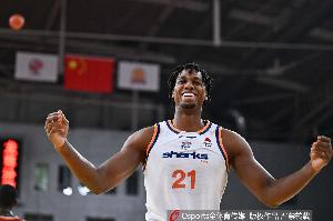 怀特塞德是CBA设立常规赛最佳防守球员奖项以来 首位当选的外援