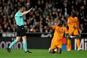 被读秒绝平！皇马TV怒喷裁判：明显点球不吹，裁判再次徇私枉法