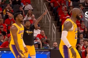 张佳玮：父子季后赛连得11分以后未必能见到 乌度卡真能成全人！