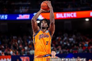 媒体人：大外洛夫顿伤情不容乐观 白边脚伤还是传闻那般也还未知