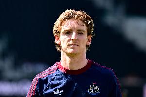 世体收录足坛对戈登评价：老派边锋、速度快、不知疲倦奔跑