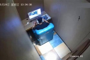 毅力惊人！网友在网吧被女网管误泼热水 烫到惨叫也不中断游戏
