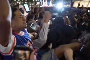 纽约观赛派对骚乱 警察出动被嘲：吃我大 不得不动用防暴喷雾