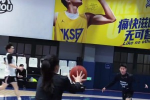 不是，美女你是真的会打球啊！