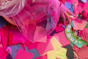 人美心善！赛后莆田拉拉队忙着收拾看台