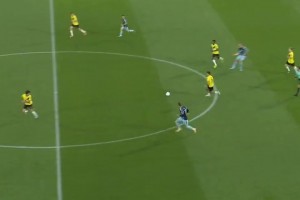 把三个后卫过两遍阿贾克斯边锋米卡·戈茨的进球绝对精彩！